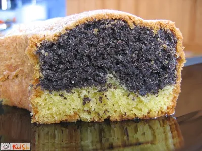 Makov šarkelj s češnjami