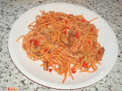 Špageti z zelenjavno omako