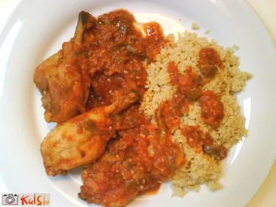 Piščanec v omaki s kuskusovo prilogo