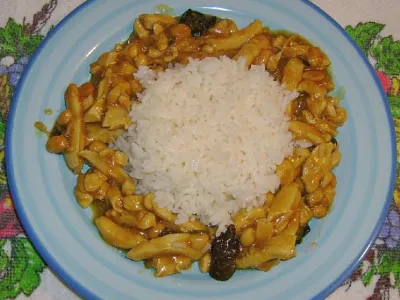 Sladko - kisli piščanec z arašidi