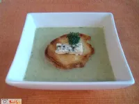 Fotografija recepta: Brokolijeva kremna juha z gorgonzolo