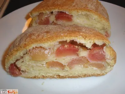 Vzdignjen češnjev zavitek