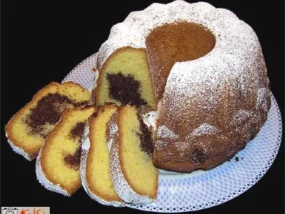 Polnjen marmorni kolač