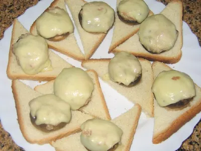 Polnjeni šampinjoni