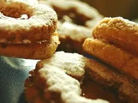 Fotografija recepta: Novoletni piškoti brez jajc z marmelado