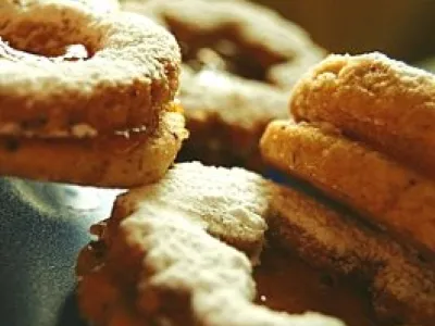 Novoletni piškoti brez jajc z marmelado