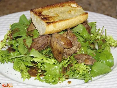 Rukola s piščančjimi jetri