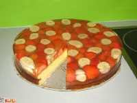 Fotografija recepta: Skutina torta z bananami in jagodami