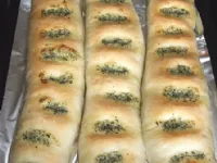 Fotografija recepta: Štručke z zeliščnim maslom