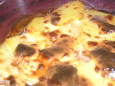 Krompirjev narastek z mortadelo