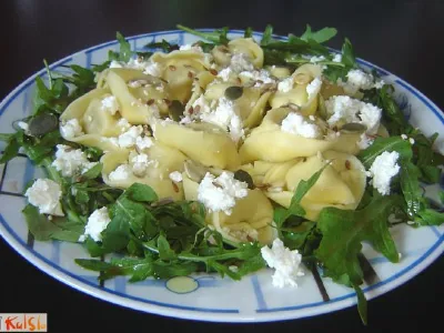 Ravioli s prekajeno skuto na rukoli