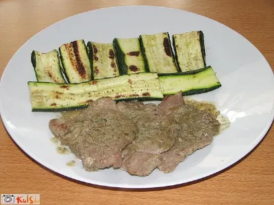 Zrezki v česnovi omaki