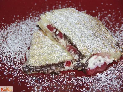 Toast s skuto, jagodami in čokolado