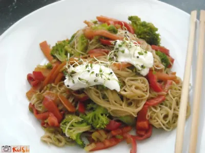 Riževi rezanci z zelenjavo