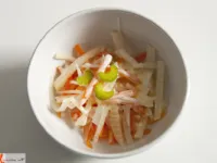 Fotografija recepta: Solata iz gomoljne zelene in korenja