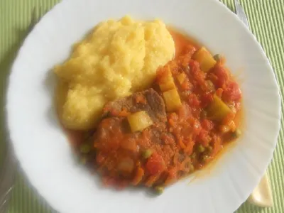 Žrebičkovi zrezki v omaki