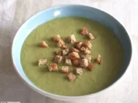 Fotografija recepta: Zelenjavna kremna juha s krutoni