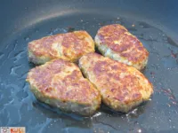 Fotografija recepta: Goveji medaljoni v parmezanovi skorjici