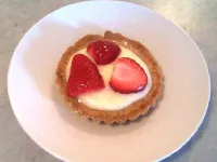Fotografija recepta: Tortice s pudingom in jagodami