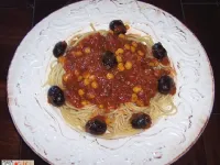 Fotografija recepta: Špageti z obogatenimi pelati