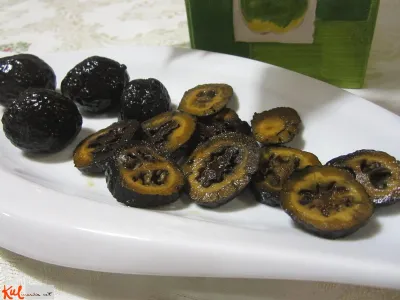 Zeleni orehi v sladkornem sirupu