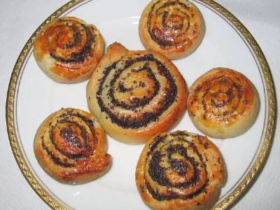 Polžki, polnjeni s čokolado in orehi