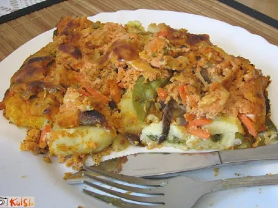 Polnjeni svaljki s kitajsko zelenjavo in paradižnikovo polivko