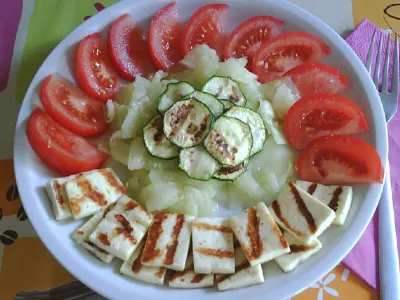 Poletna kumarična solata