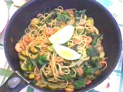 Špageti z gamberi in cuketami