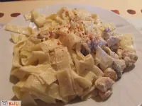 Fotografija recepta: Široki rezanci s puranom in mandlji