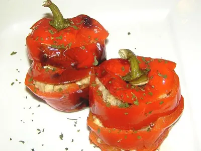 Paprikini stolpiči z ribjim nadevom