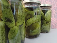 Fotografija recepta: V kisu vložene domače kumarice