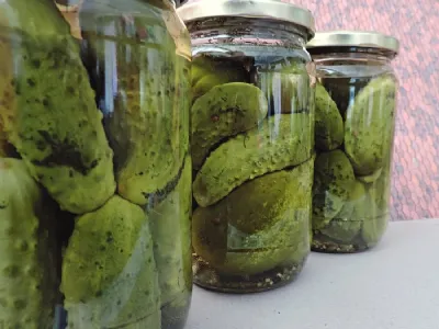 V kisu vložene domače kumarice