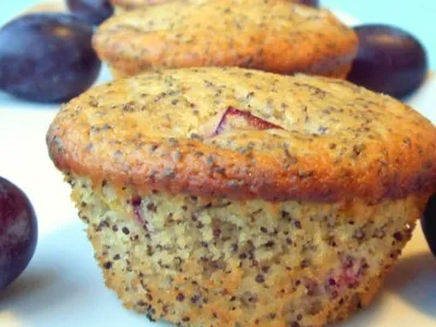 Mafini z makom in slivami