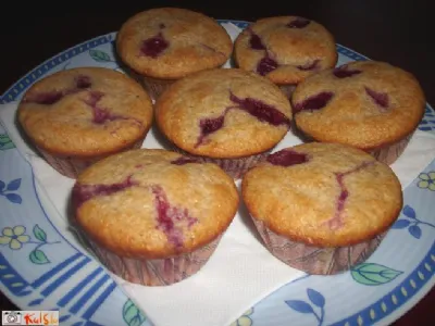 Kokosovi mafini z višnjami