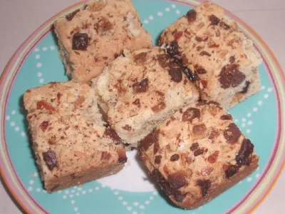 Brownies - svetli z belo in mlečno čokolado ter mandeljni