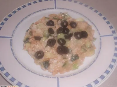 Rižota z bučkami, tuno in pestom rosso