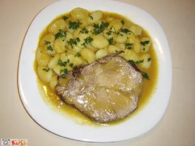 Pečen svinjski vrat s porom