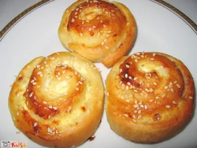 Polžki, polnjeni s sirom