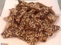 Fotografija recepta: Karamelne ploščice s praženimi mandeljni in čokolado