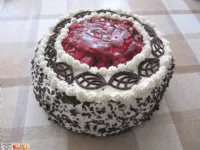 Fotografija recepta: Torta Kinder Pingvin z malinami