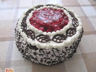 Torta Kinder Pingvin z malinami