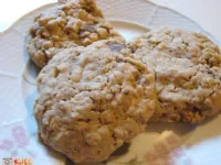 Fotografija recepta: Piškoti z ovsenimi kosmiči in orehi ali lešniki