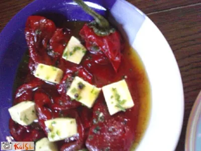 Pečene paprike z vloženim ovčjim sirom