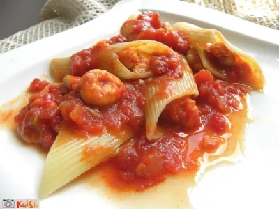 Gamberi s češnjevim paradižnikom