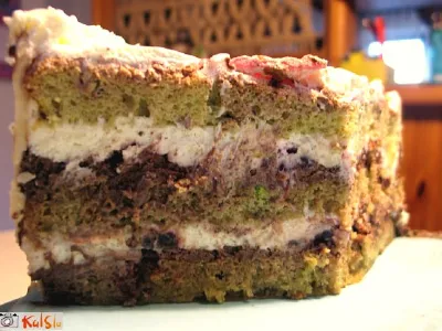 Dvojna čokoladna torta s pistacijami