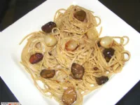 Fotografija recepta: Špageti s kostanjem in čebulicami