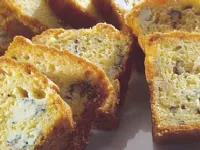 Fotografija recepta: Kolač s sirom, slanino in orehi