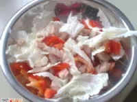 Fotografija recepta: Solata s kitajskim zeljem, tuno in papriko