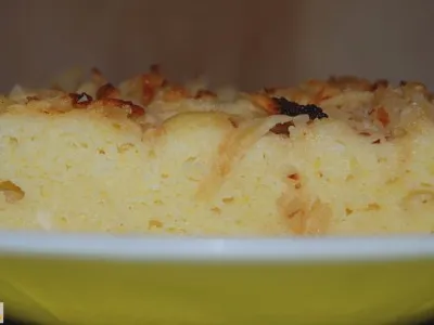 Skutina pogača z jabolčno kapo